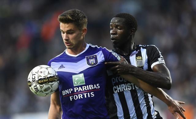 频斩获进球 频斩获进球